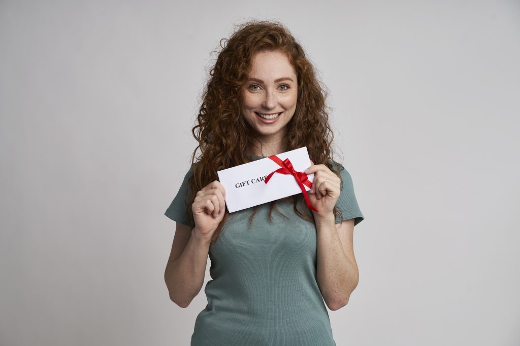 woman holding amazon gift card