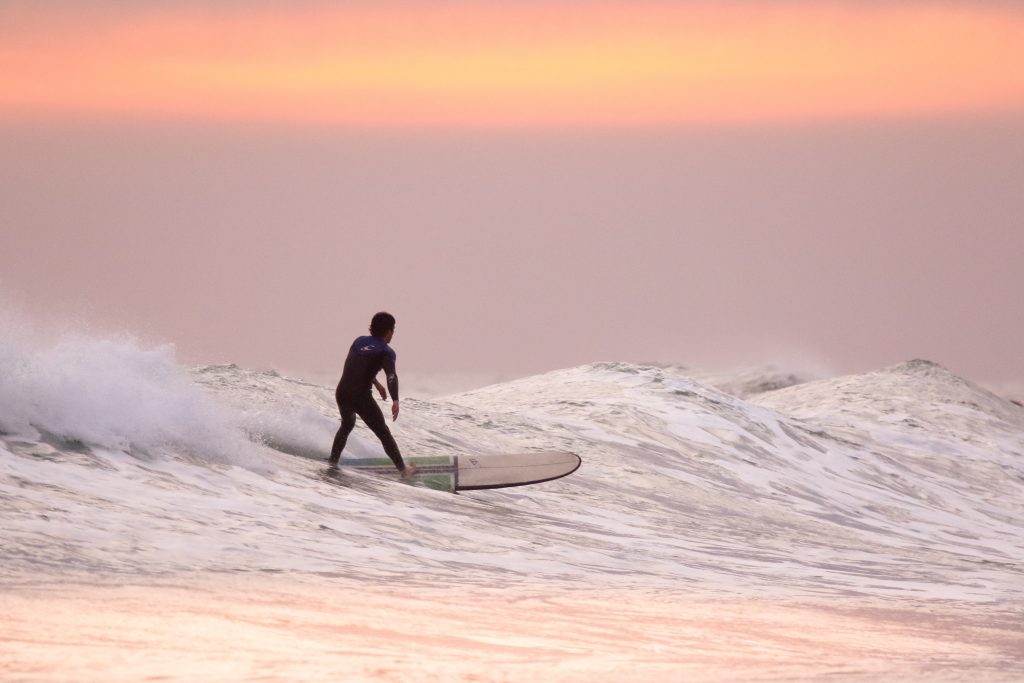 beginner-surfer-practicing-on-wave