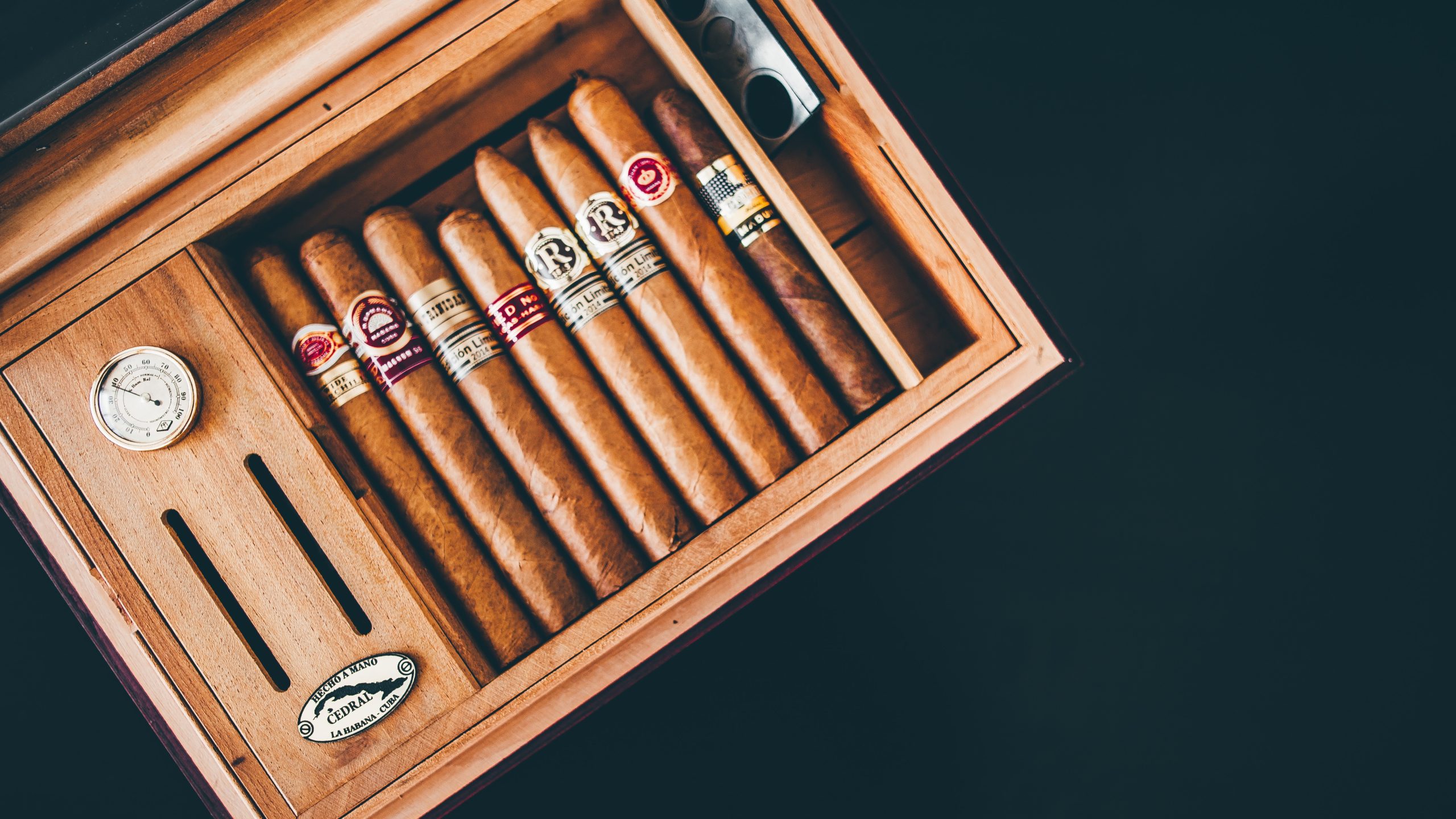 cigars-in-a-humidor-box