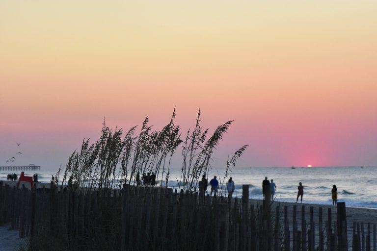 myrtle-beach-people-and-sunset